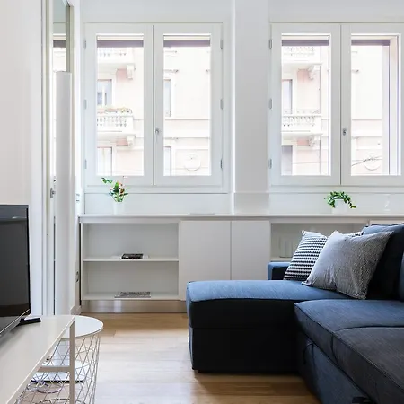 アパート Altido Lovely 1-bed Flat With Balcony & Free Parking ミラノ